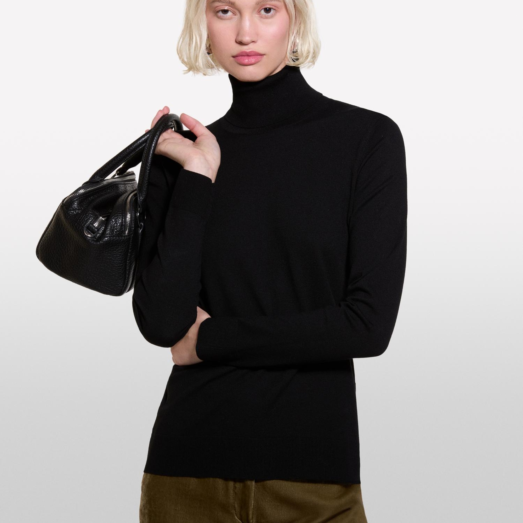 Kadın Siyah Viskoz Karışımlı Balıkçı Yaka Düz Kazak