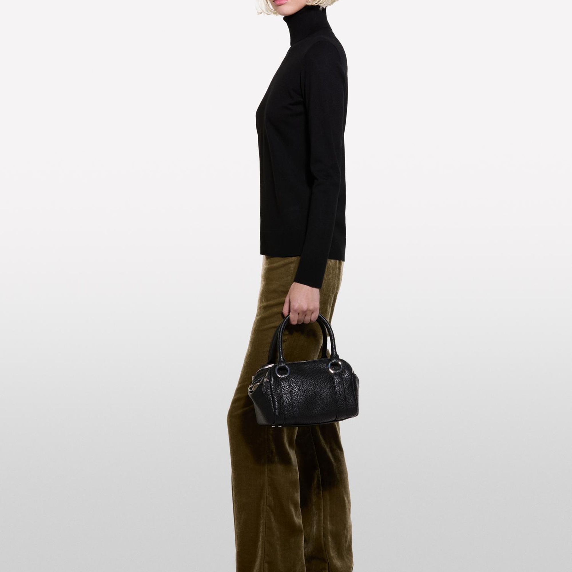 Kadın Siyah Viskoz Karışımlı Balıkçı Yaka Düz Kazak