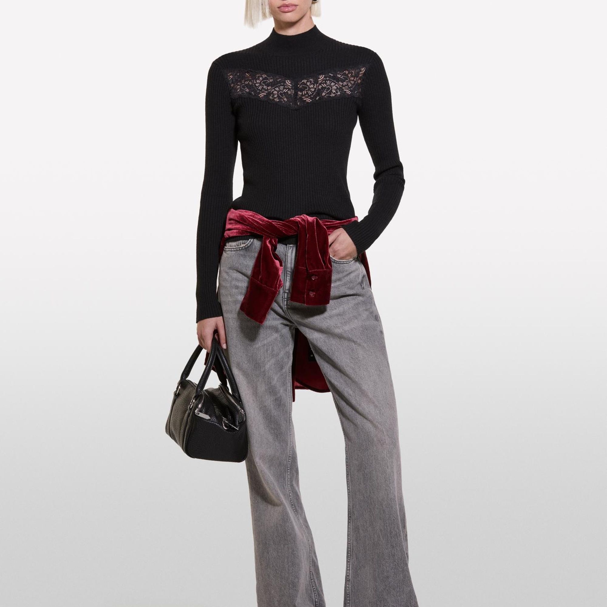 Kadın Siyah Yün Karışımlı Önü Dantel Detaylı Dar Kesim Kazak