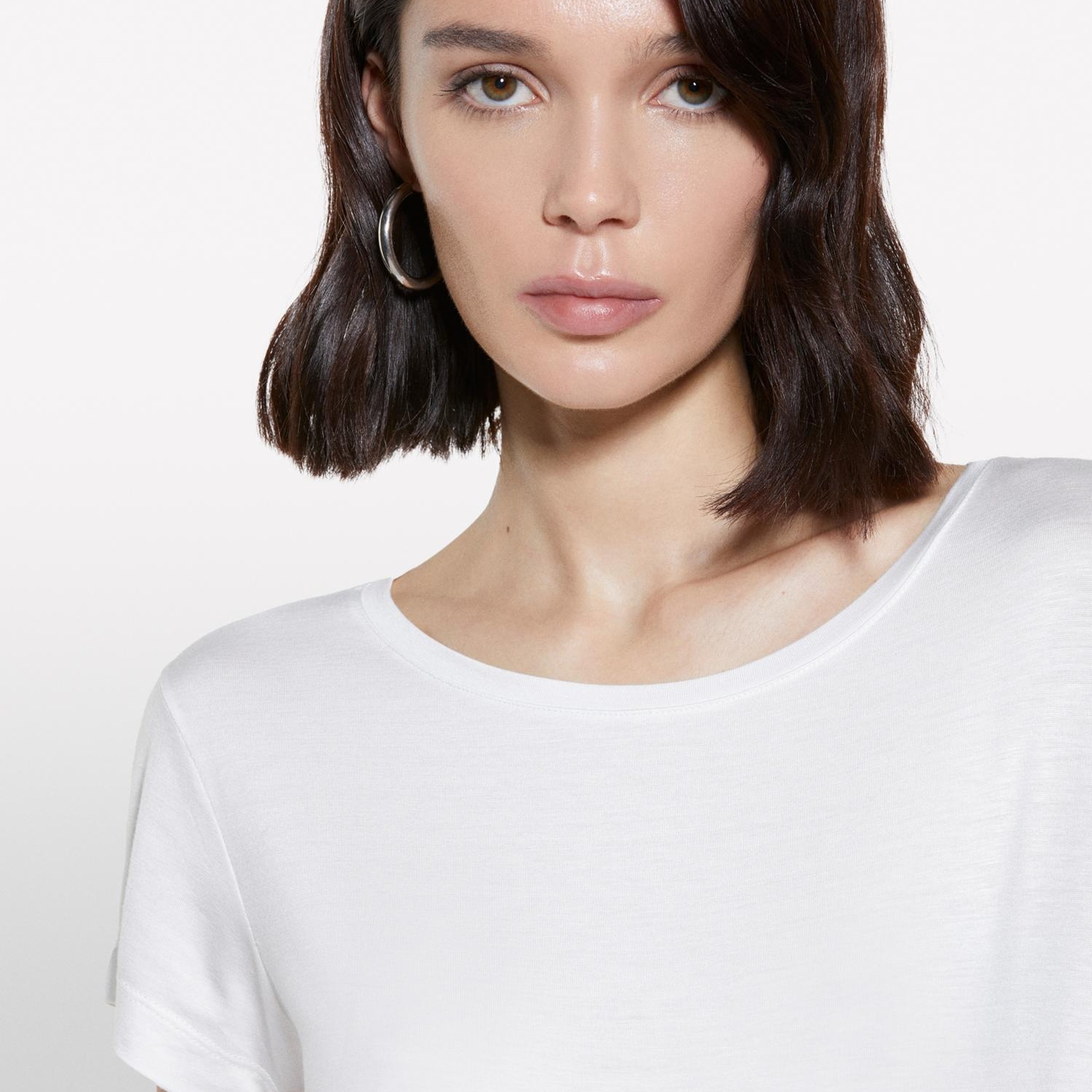 Kadın Kırık Beyaz Viskoz Karışımlı Bisiklet Yaka Regular Fit T-Shirt