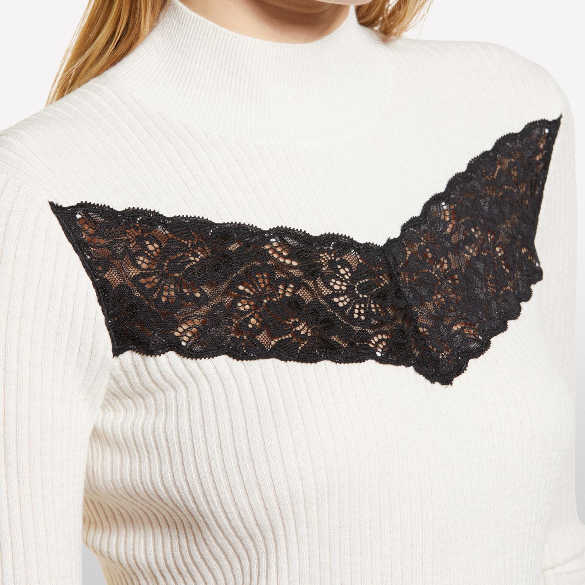 Kadın Bej Yün Karışımlı Önü Dantel Detaylı Dar Kesim Kazak