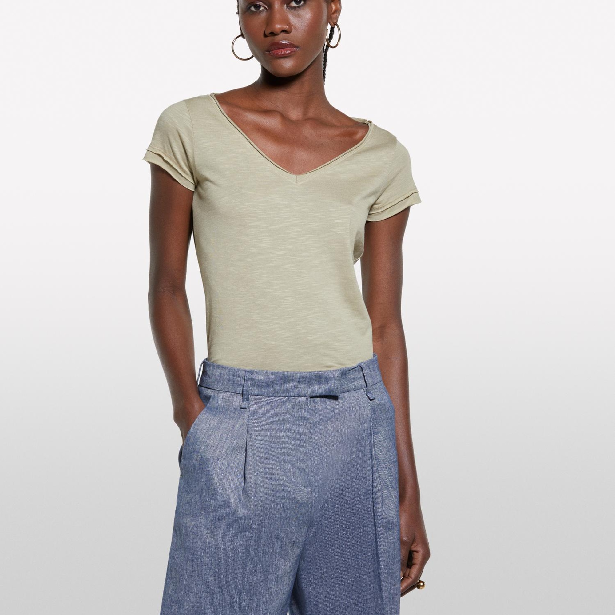 Kadın Kum Rengi Pamuk Modal Karışımlı Normal Kalıp V Yaka Slub T-Shirt