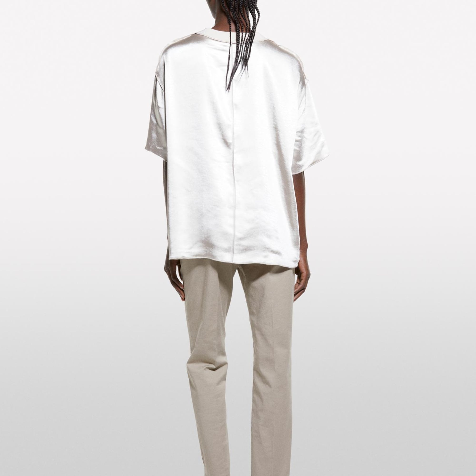 Kadın Beyaz Yakası Ribanalı Over Fit Saten T-Shirt