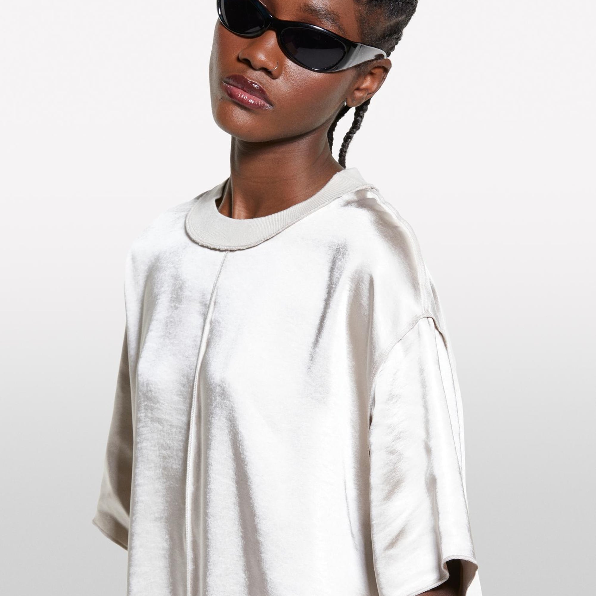 Kadın Beyaz Yakası Ribanalı Over Fit Saten T-Shirt