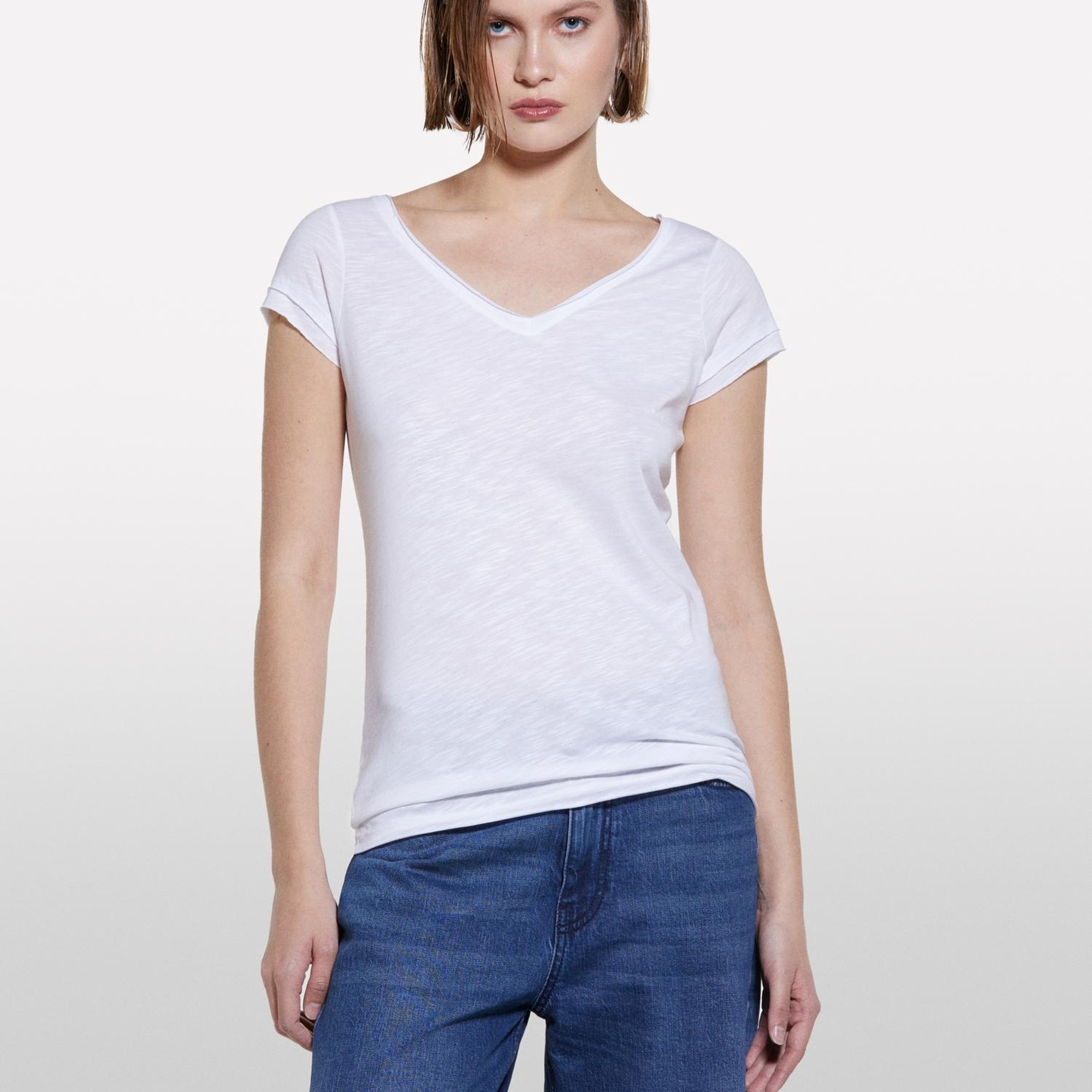Kadın Beyaz Pamuk Modal Karışımlı Normal Kalıp V Yaka Slub T-Shirt