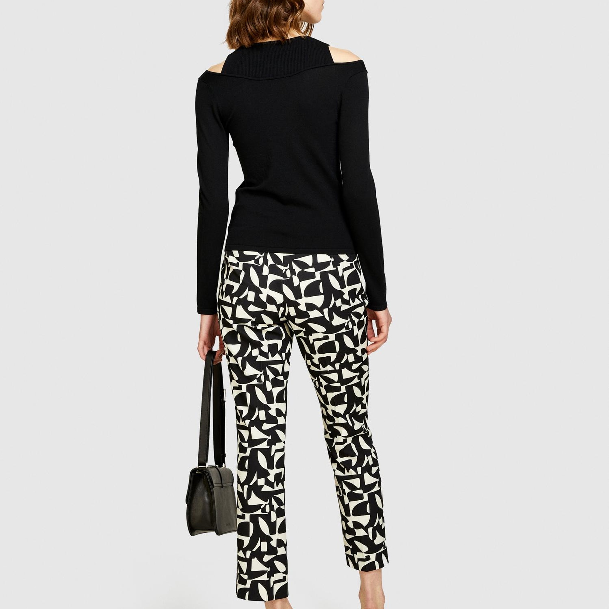 Kadın Siyah Viskoz Karışımlı Önü Pencere Detaylı Dar Kesim Kazak