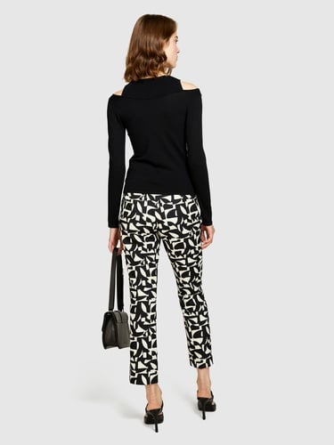  Kadın Siyah Viskoz Karışımlı Önü Pencere Detaylı Dar Kesim Kazak