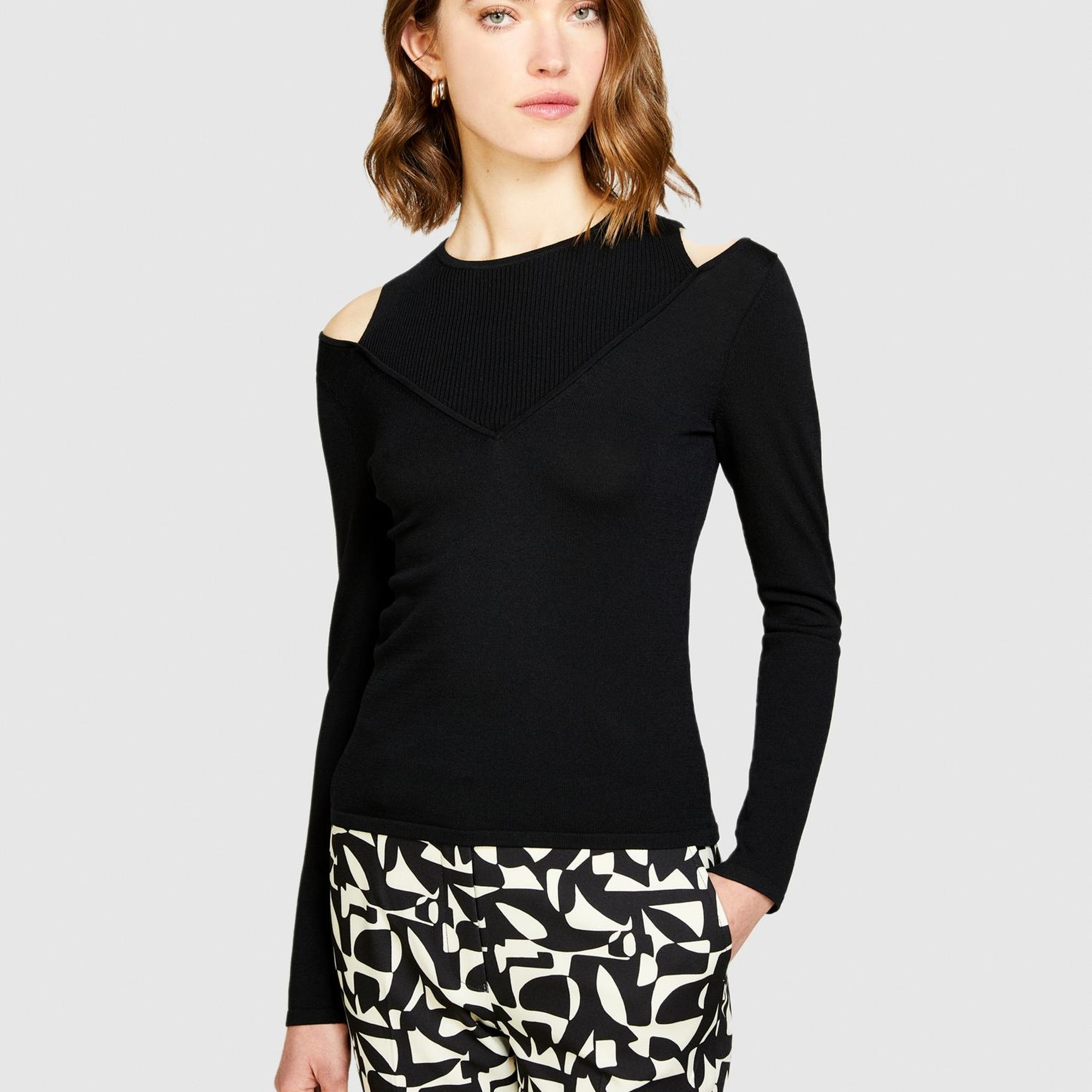 Kadın Siyah Viskoz Karışımlı Önü Pencere Detaylı Dar Kesim Kazak