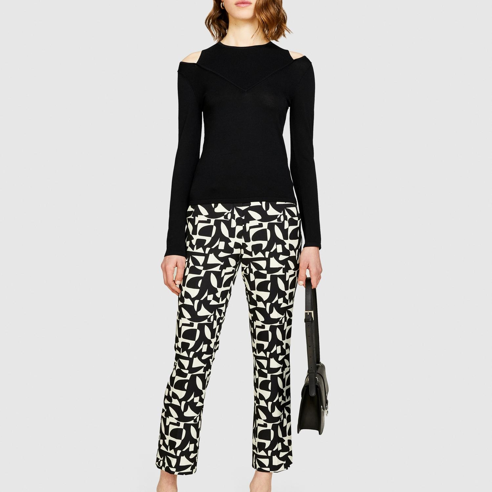 Kadın Siyah Viskoz Karışımlı Önü Pencere Detaylı Dar Kesim Kazak