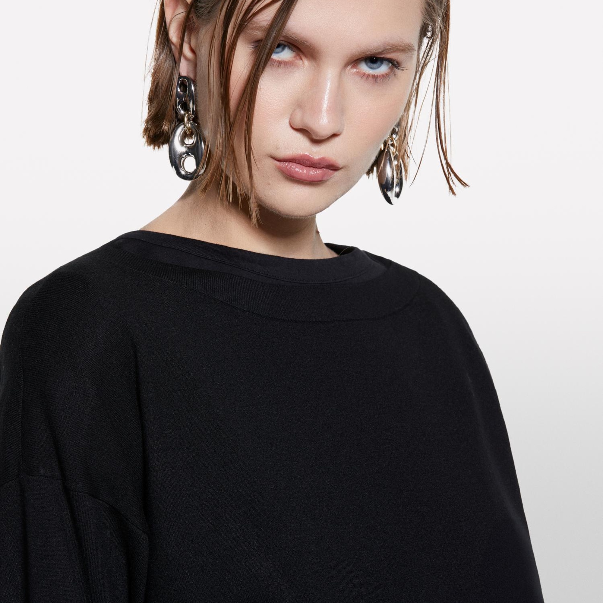 Kadın Siyah Viskoz Karışımlı Normal Kesim Düz Kayık Yaka Kazak