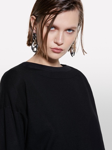  Kadın Siyah Viskoz Karışımlı Normal Kesim Düz Kayık Yaka Kazak