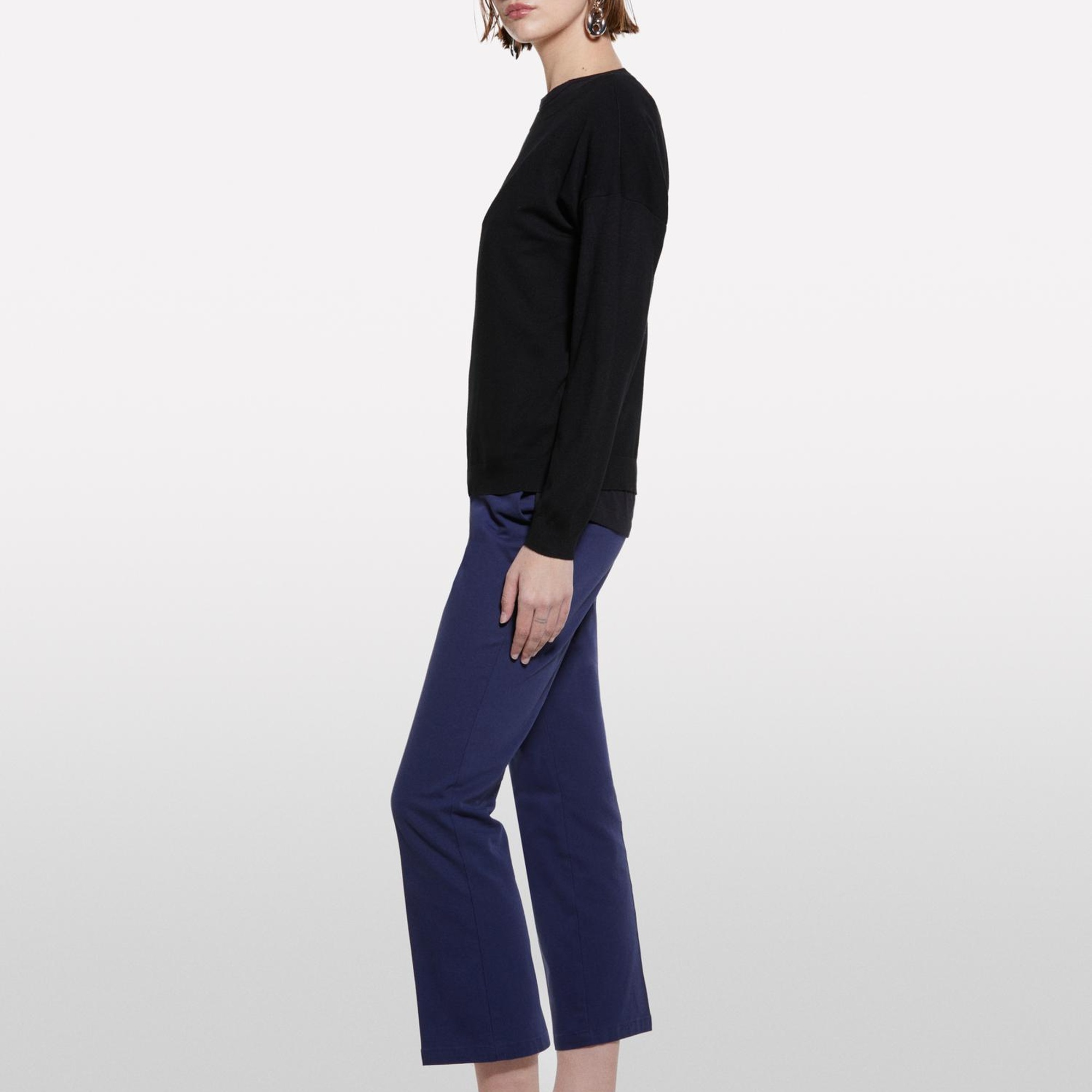 Kadın Siyah Viskoz Karışımlı Normal Kesim Düz Kayık Yaka Kazak