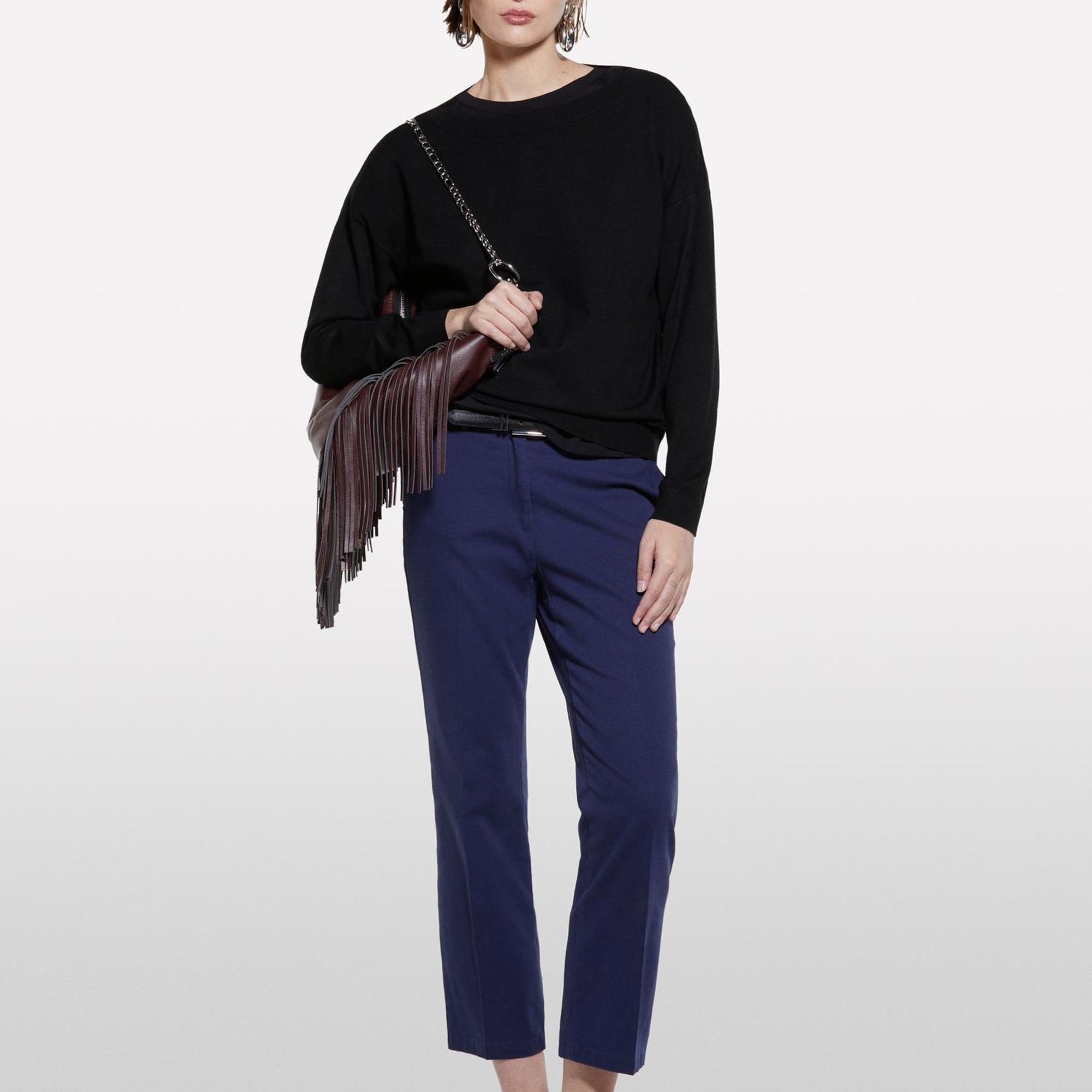 Kadın Siyah Viskoz Karışımlı Normal Kesim Düz Kayık Yaka Kazak