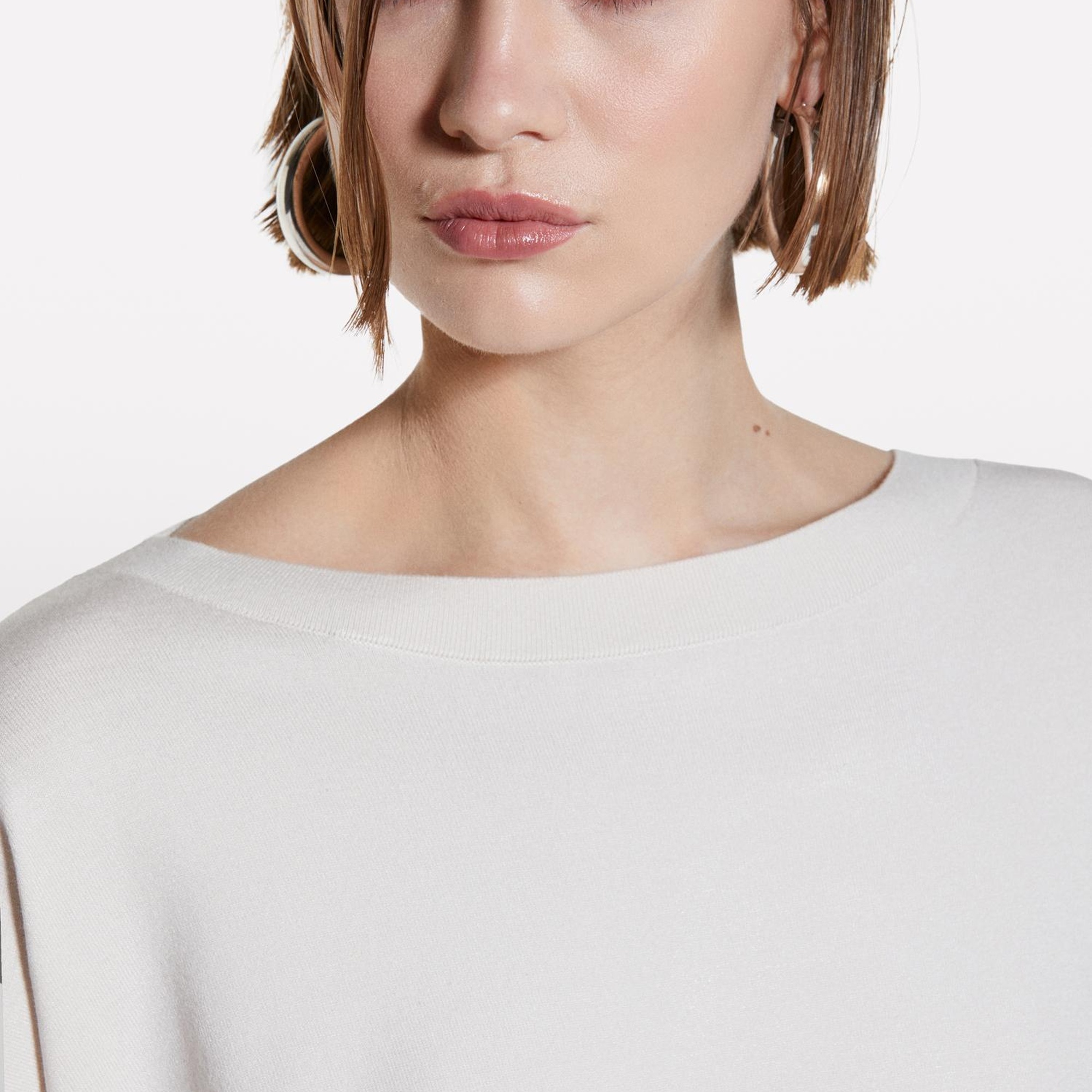 Kadın Bej Viskoz Karışımlı Normal Kesim Düz Kayık Yaka Kazak