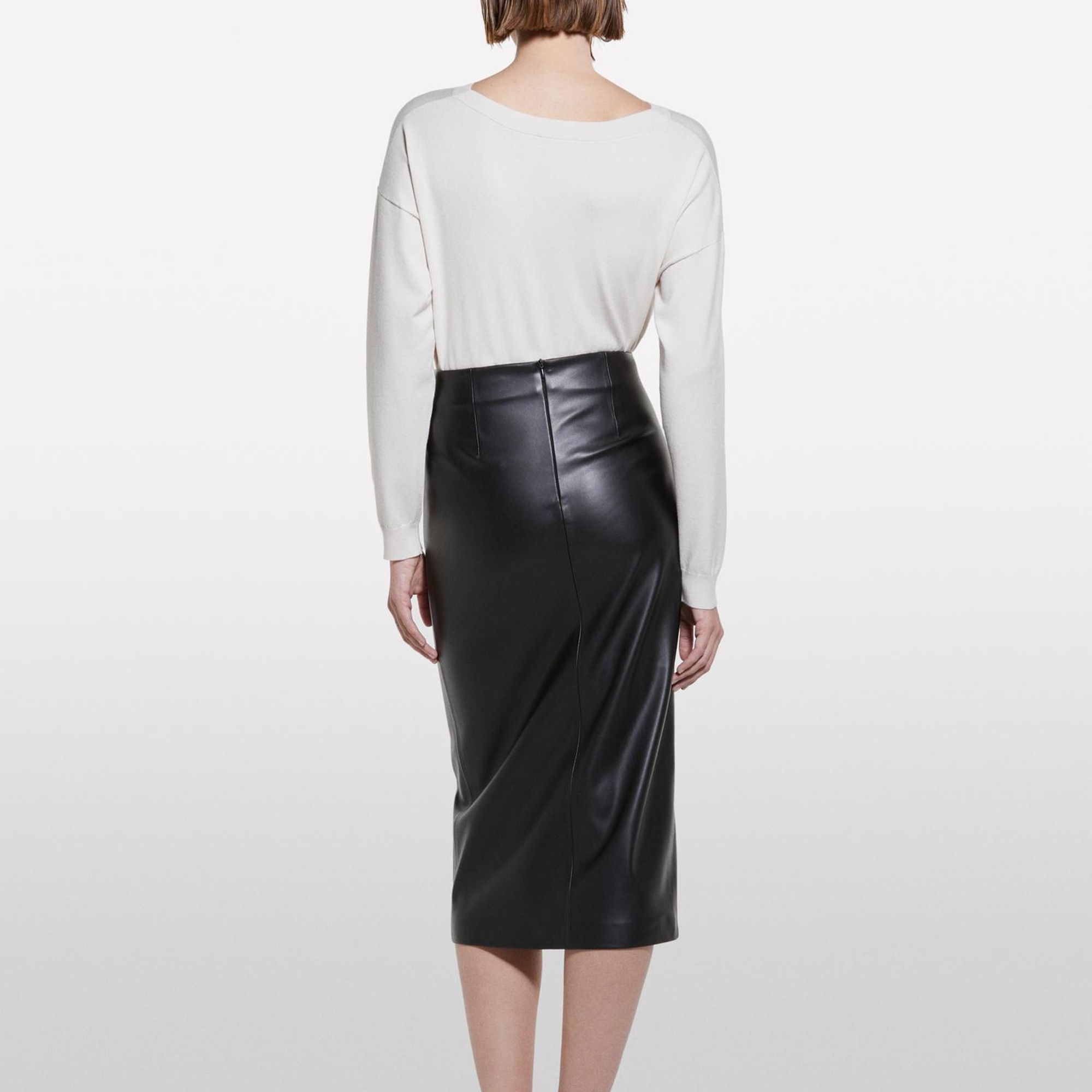 Kadın Bej Viskoz Karışımlı Normal Kesim Düz Kayık Yaka Kazak