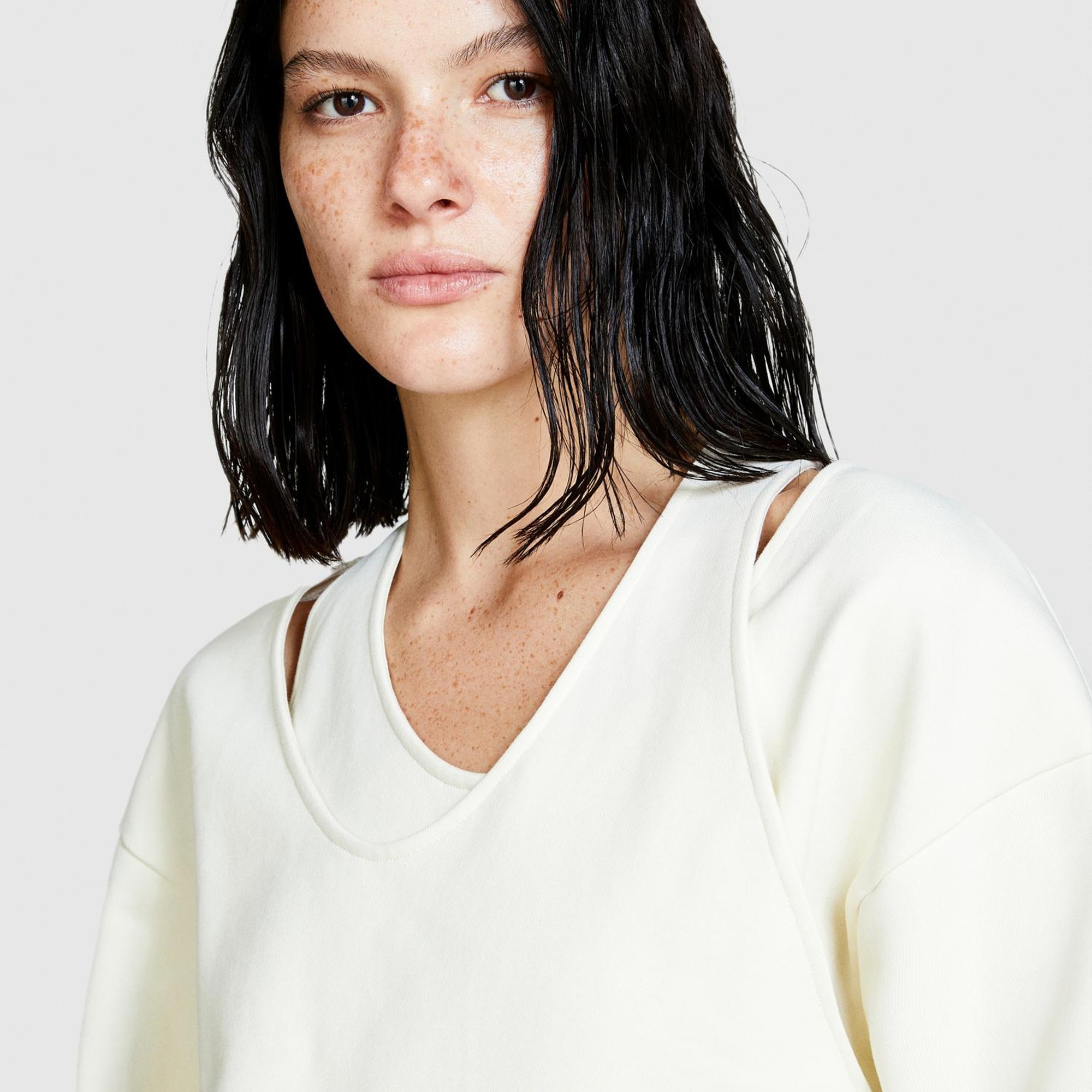 Kadın Krem %100 Pamuk Omuz Detaylı Kısa Kazak