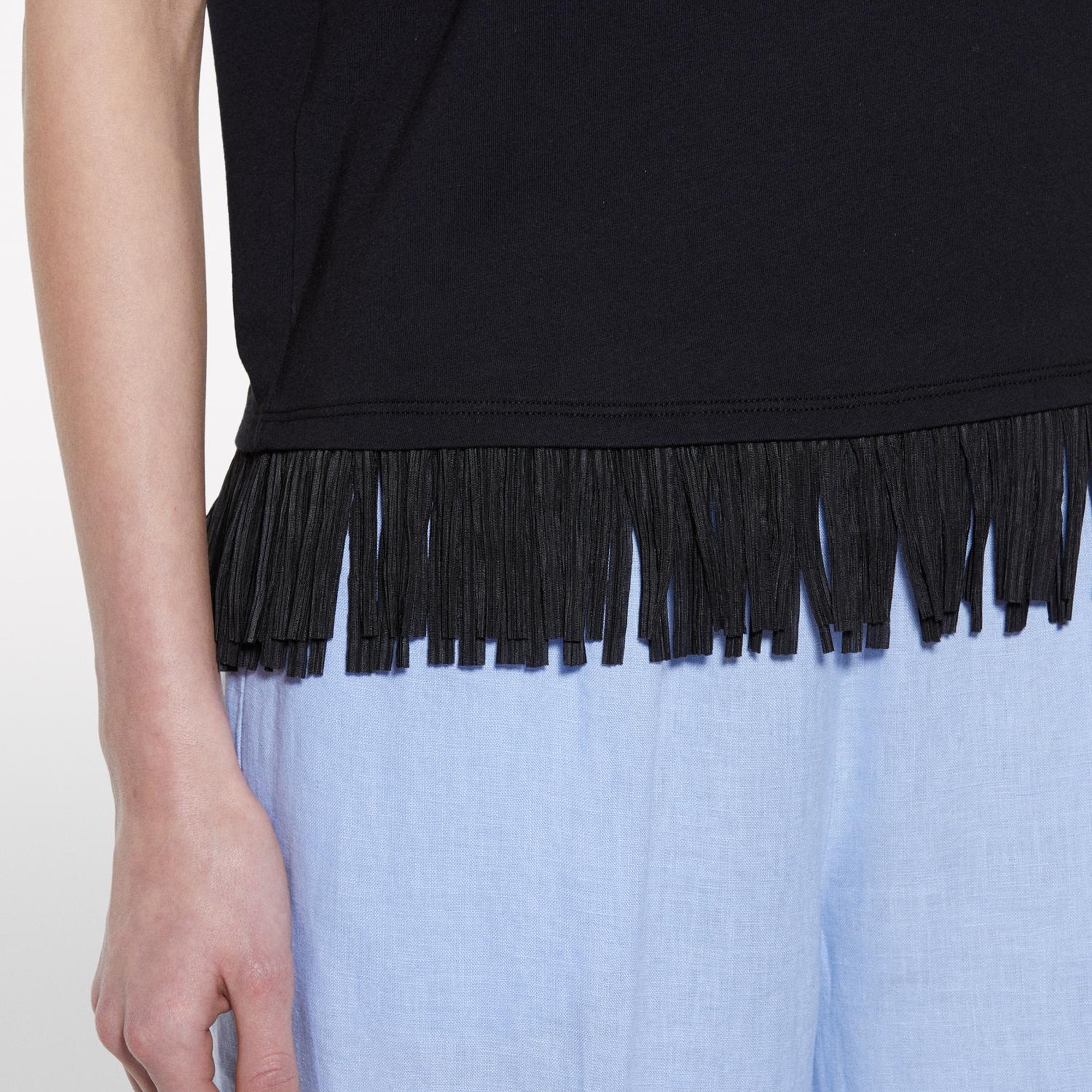 Kadın Siyah Pamuklu Ucu Püsküllü Bisiklet Yaka Regular Fit T-Shirt