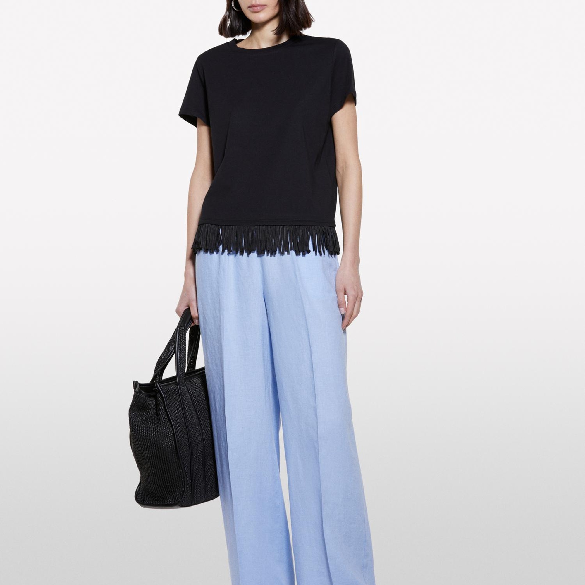 Kadın Siyah Pamuklu Ucu Püsküllü Bisiklet Yaka Regular Fit T-Shirt