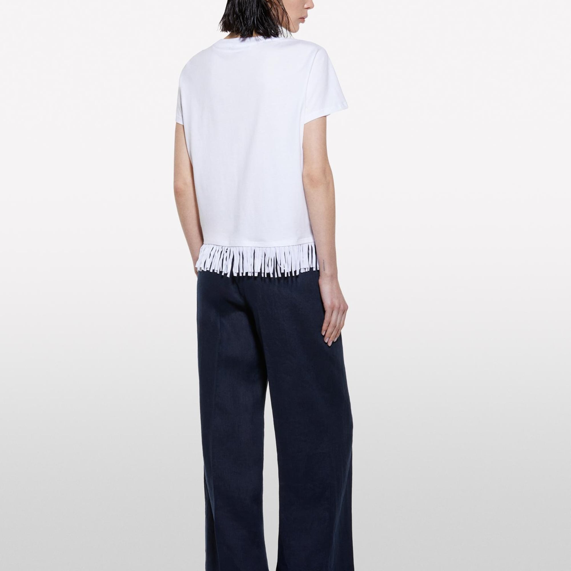 Kadın Beyaz Pamuklu Ucu Püsküllü Bisiklet Yaka Regular Fit T-Shirt