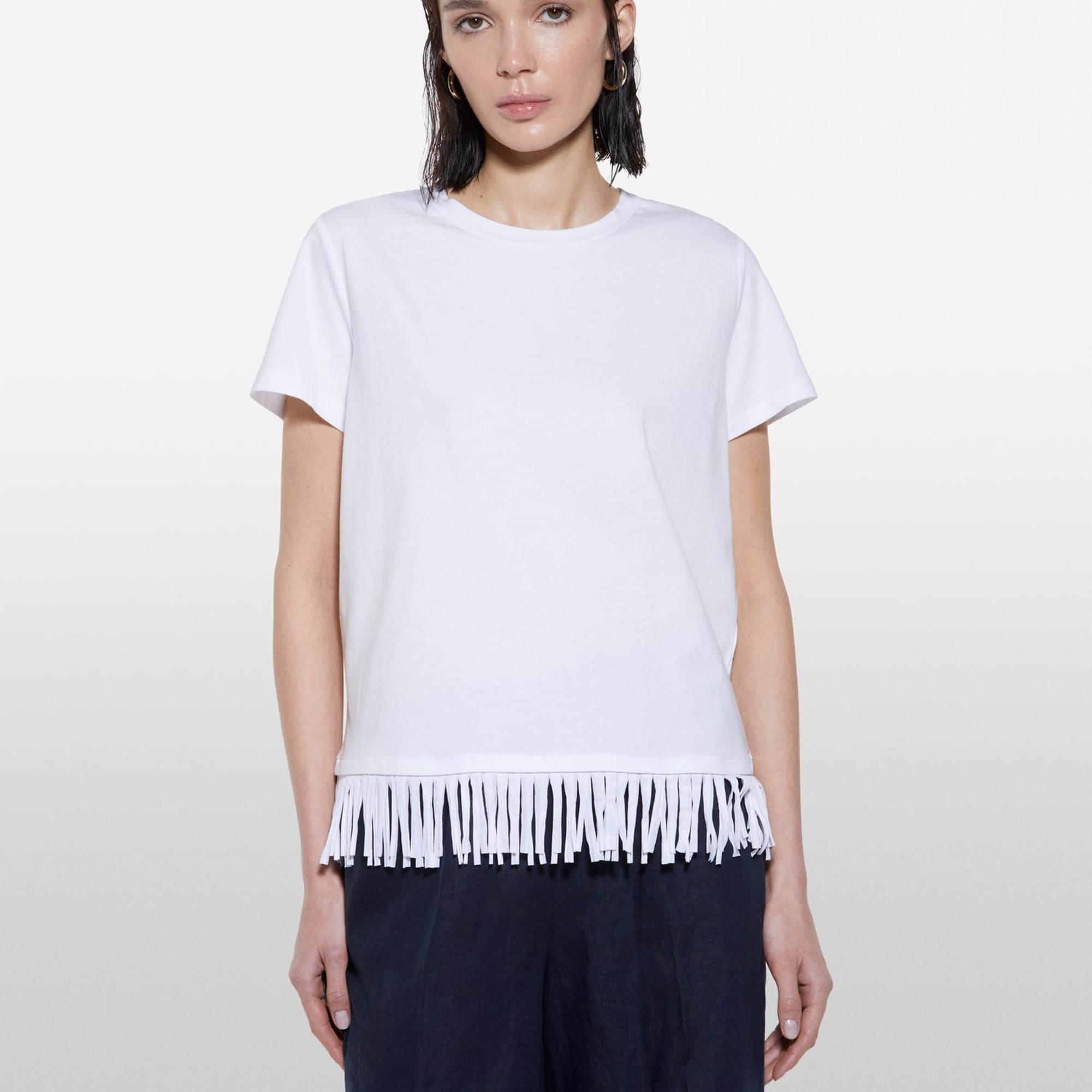 Kadın Beyaz Pamuklu Ucu Püsküllü Bisiklet Yaka Regular Fit T-Shirt