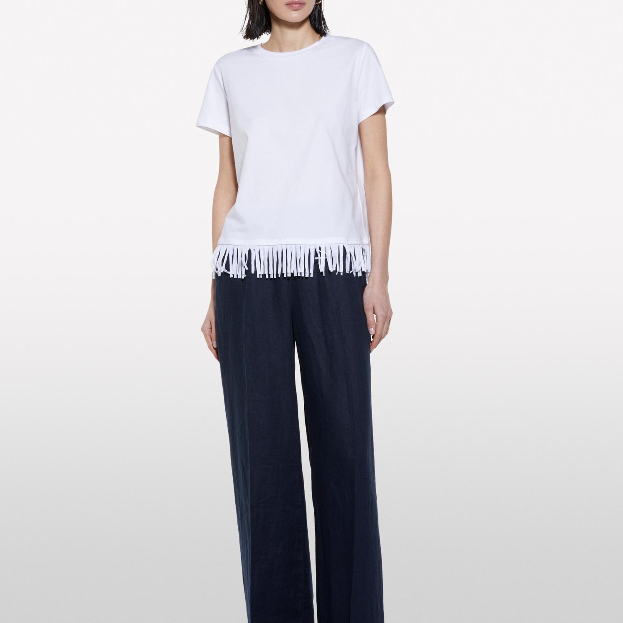 Kadın Beyaz Pamuklu Ucu Püsküllü Bisiklet Yaka Regular Fit T-Shirt