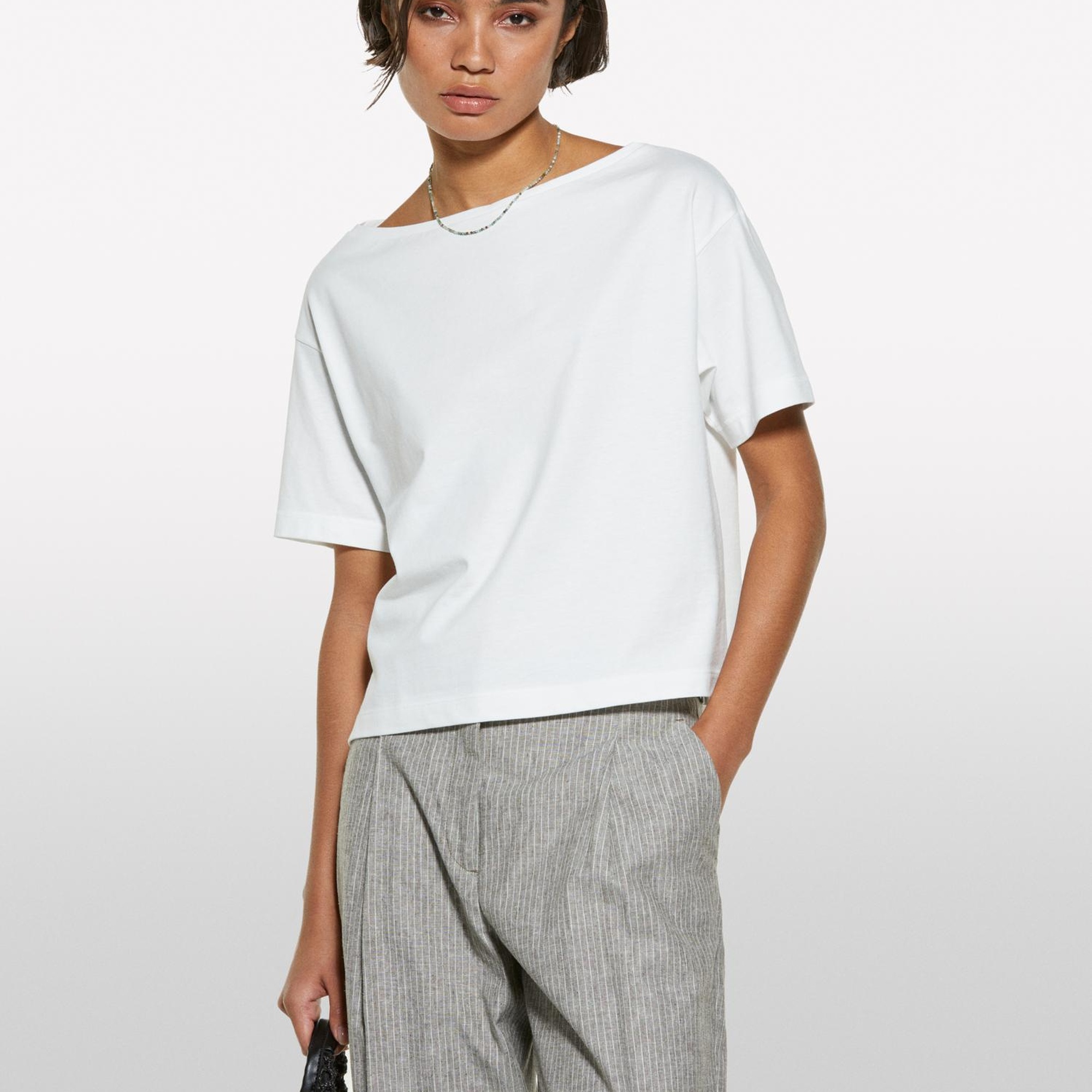 Kadın Kırık Beyaz %100 Pamuk Kayık Yaka Boxy Fit Crop T-Shirt