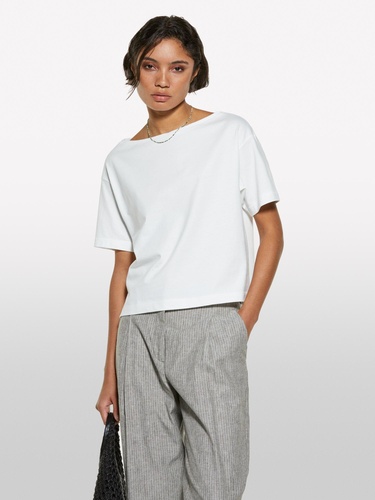  Kadın Kırık Beyaz %100 Pamuk Kayık Yaka Boxy Fit Crop T-Shirt