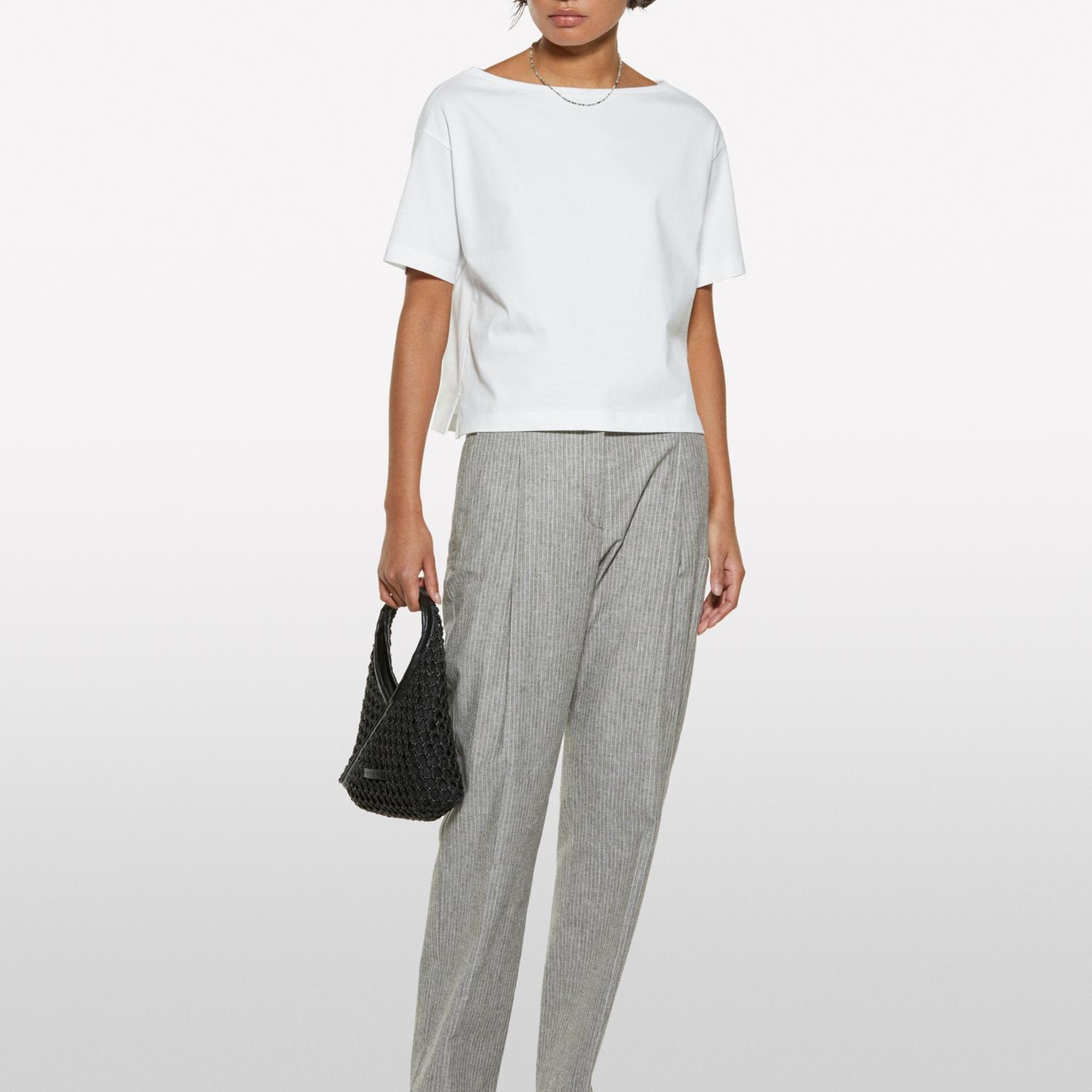 Kadın Kırık Beyaz %100 Pamuk Kayık Yaka Boxy Fit Crop T-Shirt