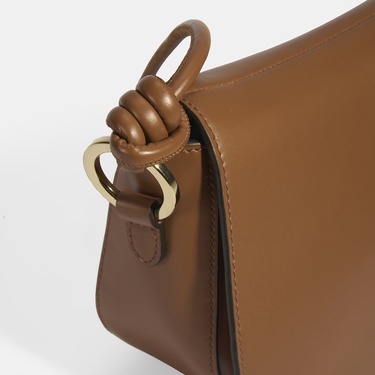  Kadın Düğüm Askılı Konyak Deri Omuz Çantası