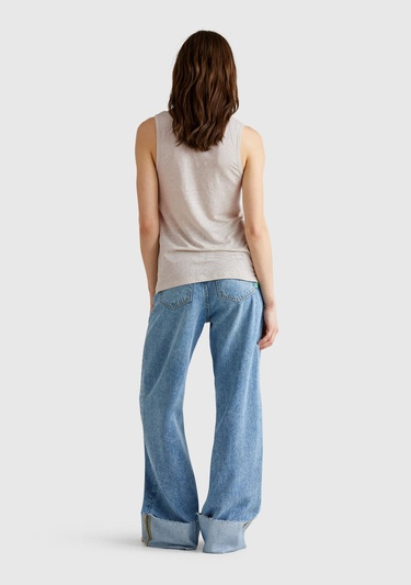  Kadın Taş Rengi %100 Keten Yanları Yırtmaçlı Regular Fit Yuvarlak Yaka Atlet