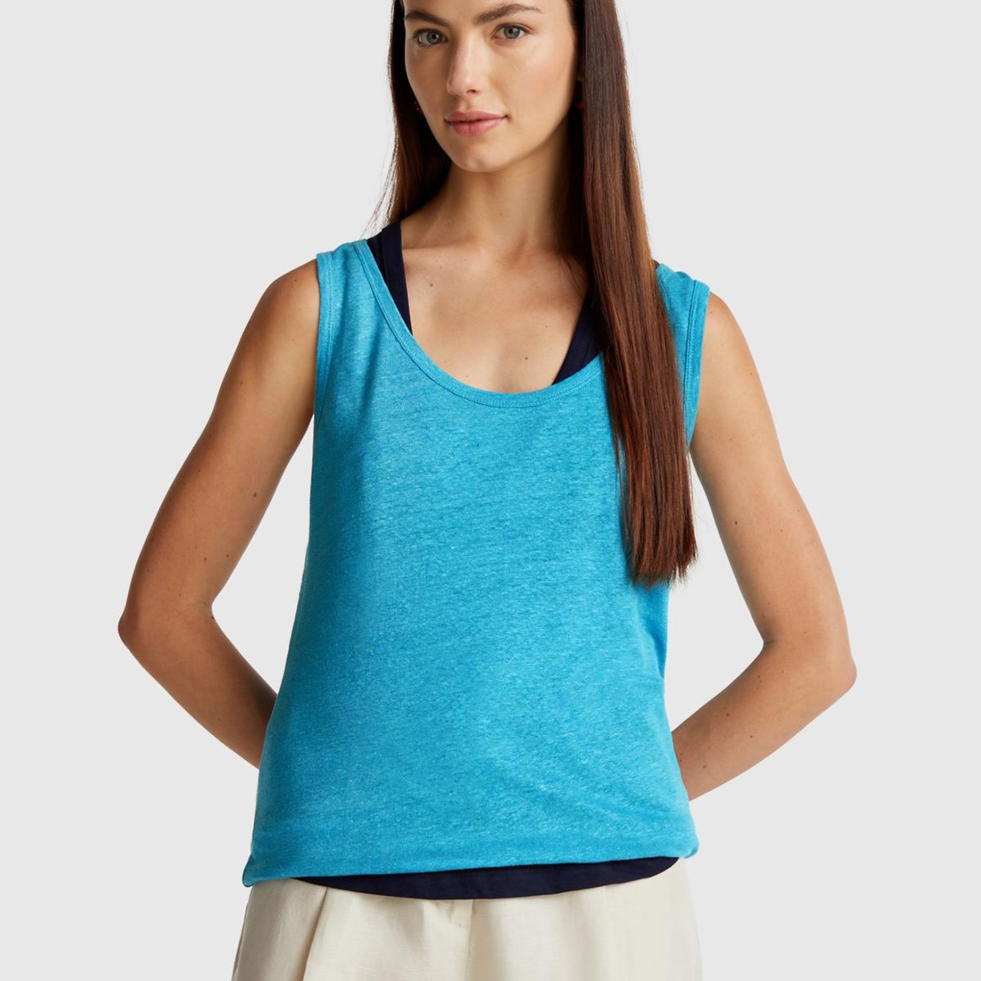 Kadın Mavi %100 Keten Yanları Yırtmaçlı Regular Fit Yuvarlak Yaka Atlet