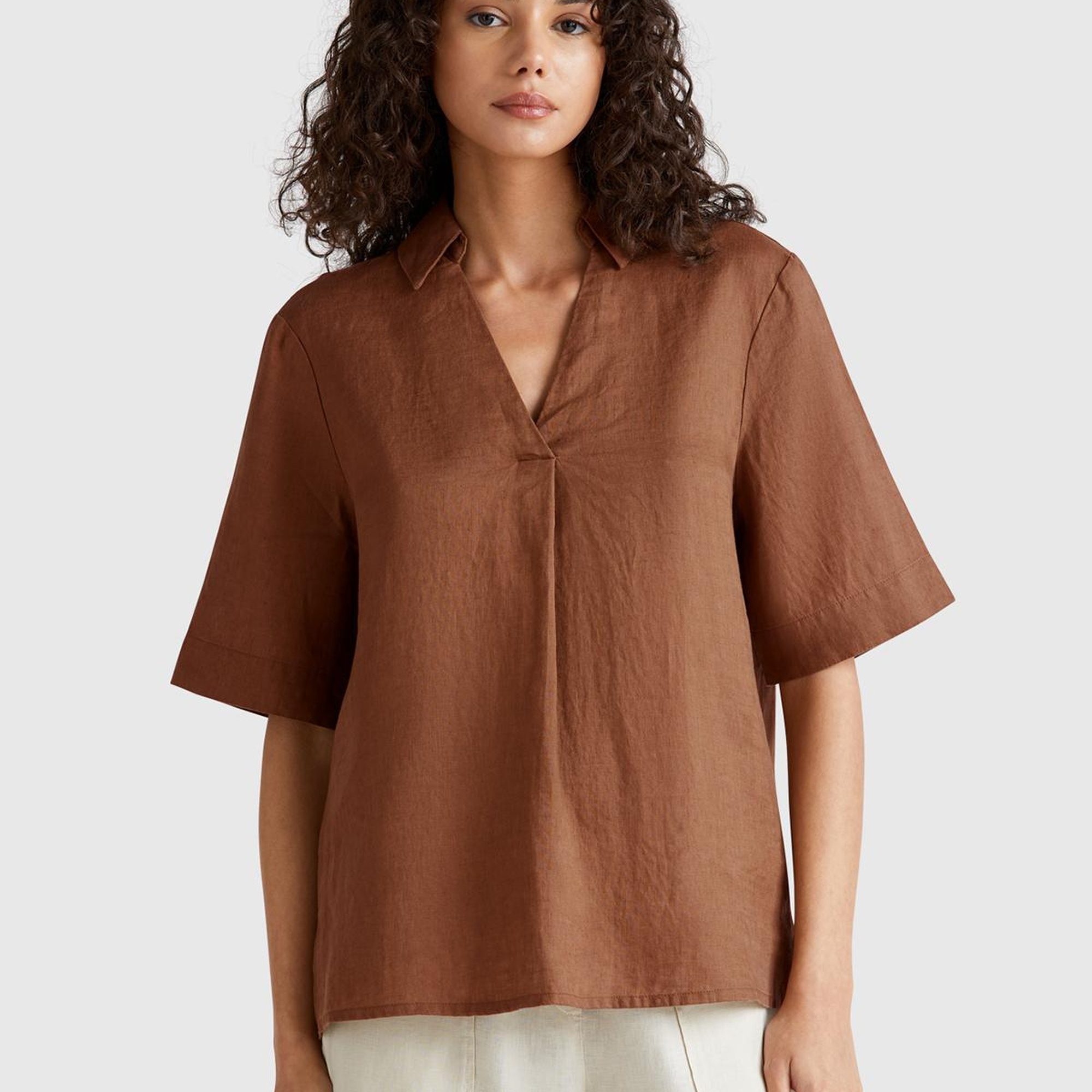Kadın Kahverengi %100 Keten Relax Fit V Gömlek Yakalı Kısa Kollu Bluz