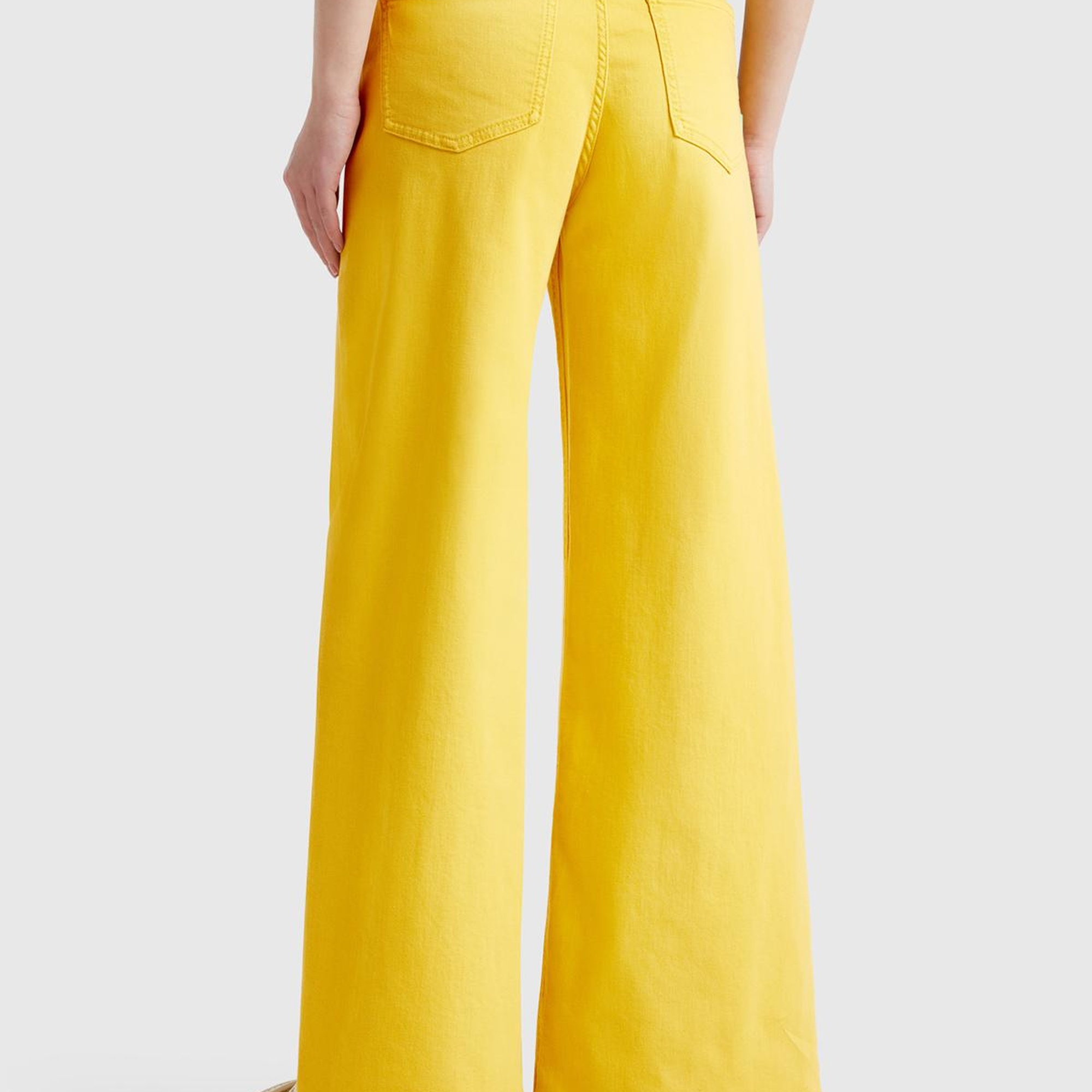 Kadın Sarı Streç Pamuklu Arkası Logo Etiketli Bol Kesim Pantolon