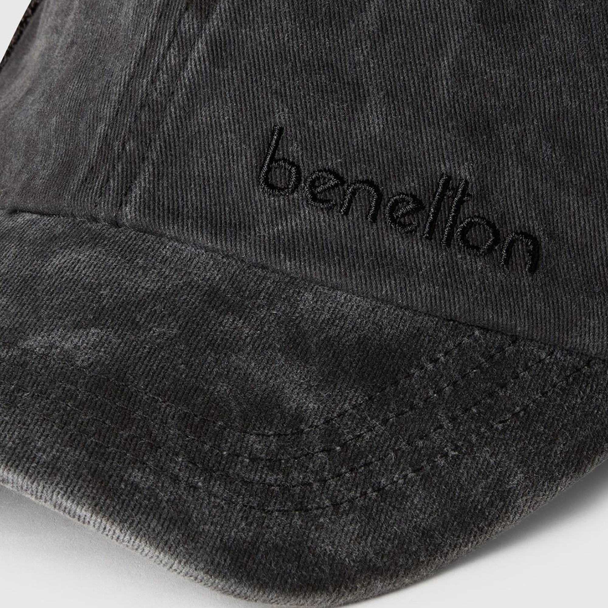 Erkek Siyah Logolu Beyzbol Şapkası