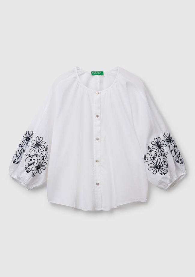  Kadın Beyaz %100 Koton Rahat Kalıp Kolları Çiçek İşlemeli Hakim Yaka Gömlek