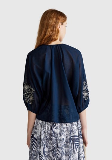  Kadın Lacivert %100 Koton Rahat Kalıp Kolları Çiçek İşlemeli Hakim Yaka Gömlek