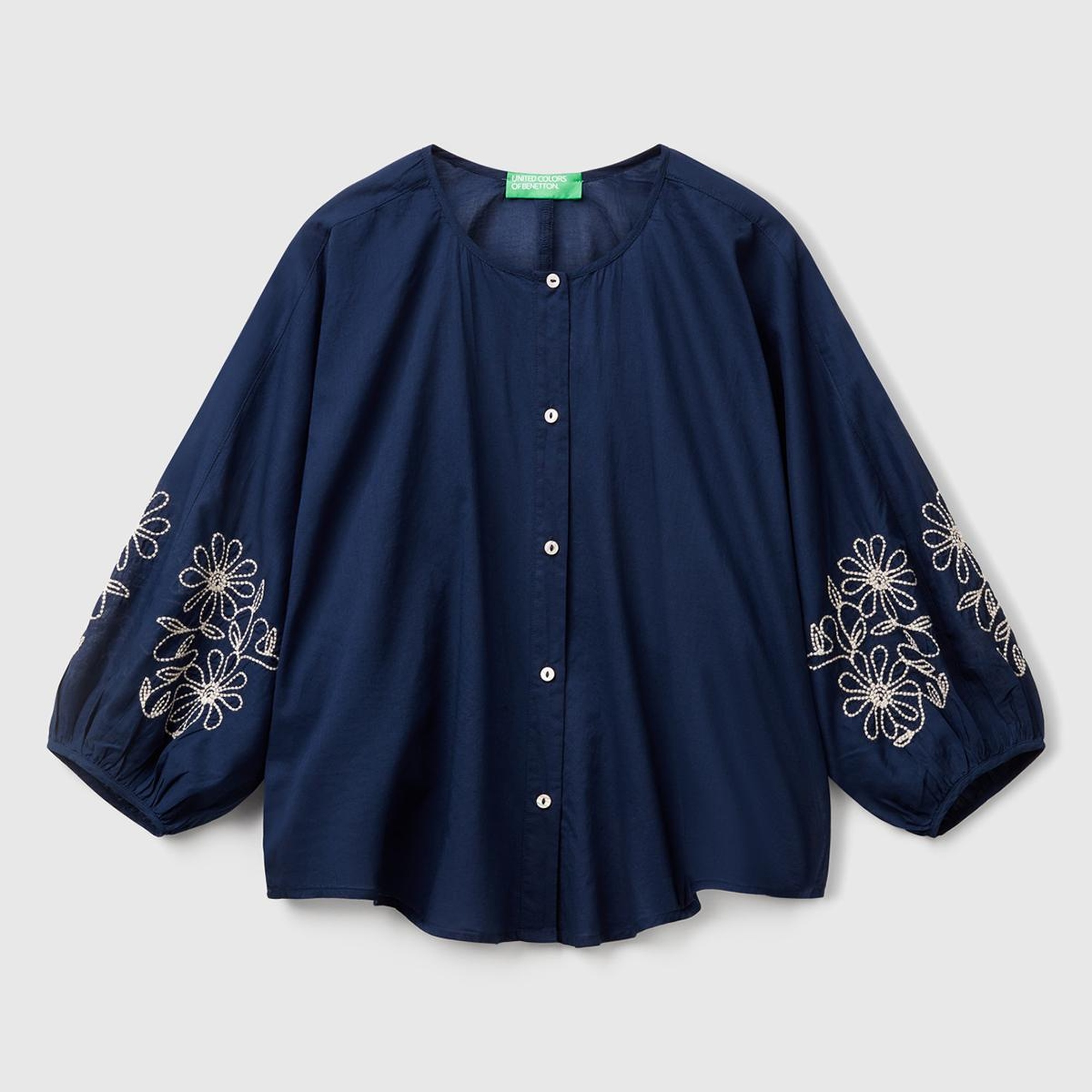 Kadın Lacivert %100 Koton Rahat Kalıp Kolları Çiçek İşlemeli Hakim Yaka Gömlek