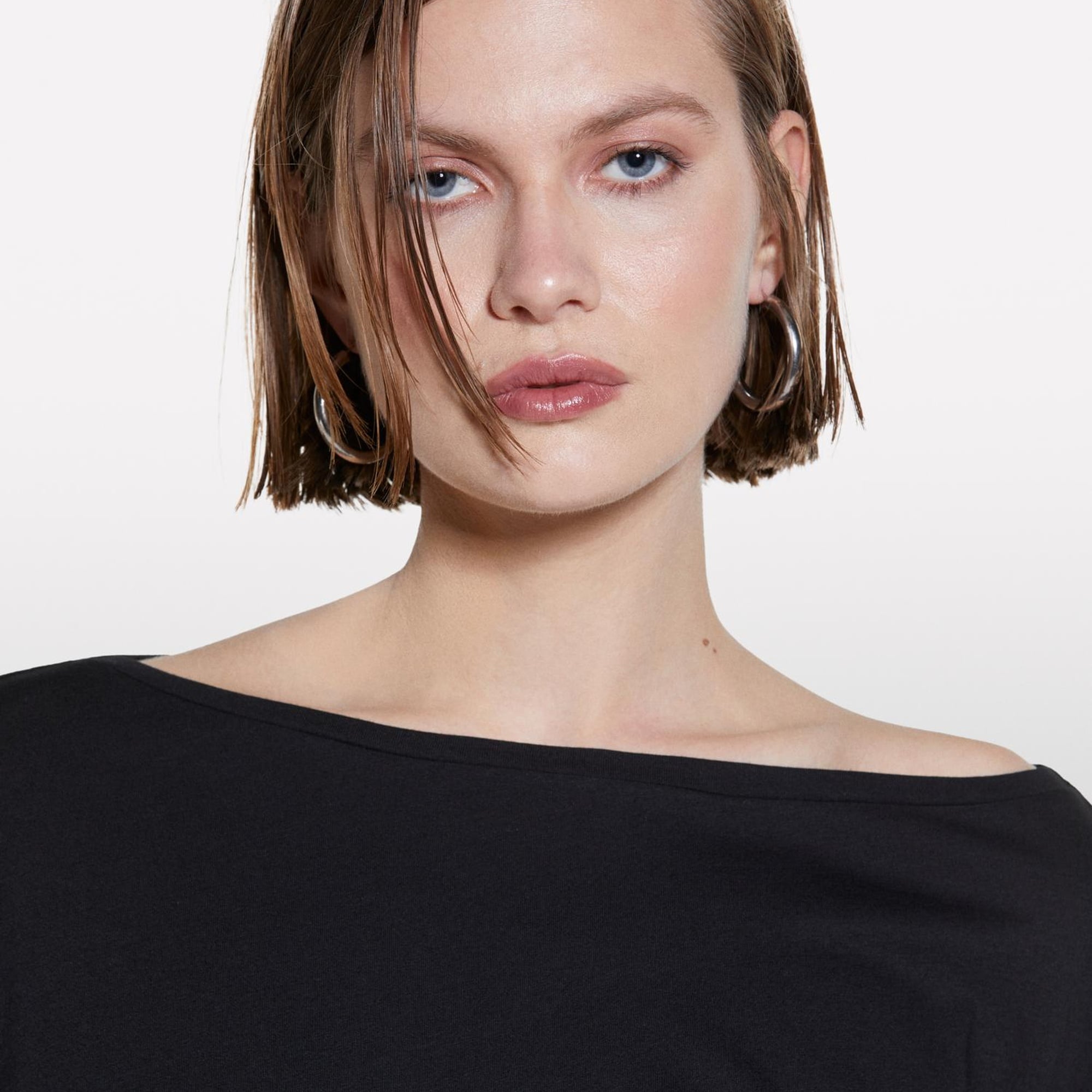 Kadın Siyah Modal Karışımlı Kayık Yaka Regular Fit T-Shirt