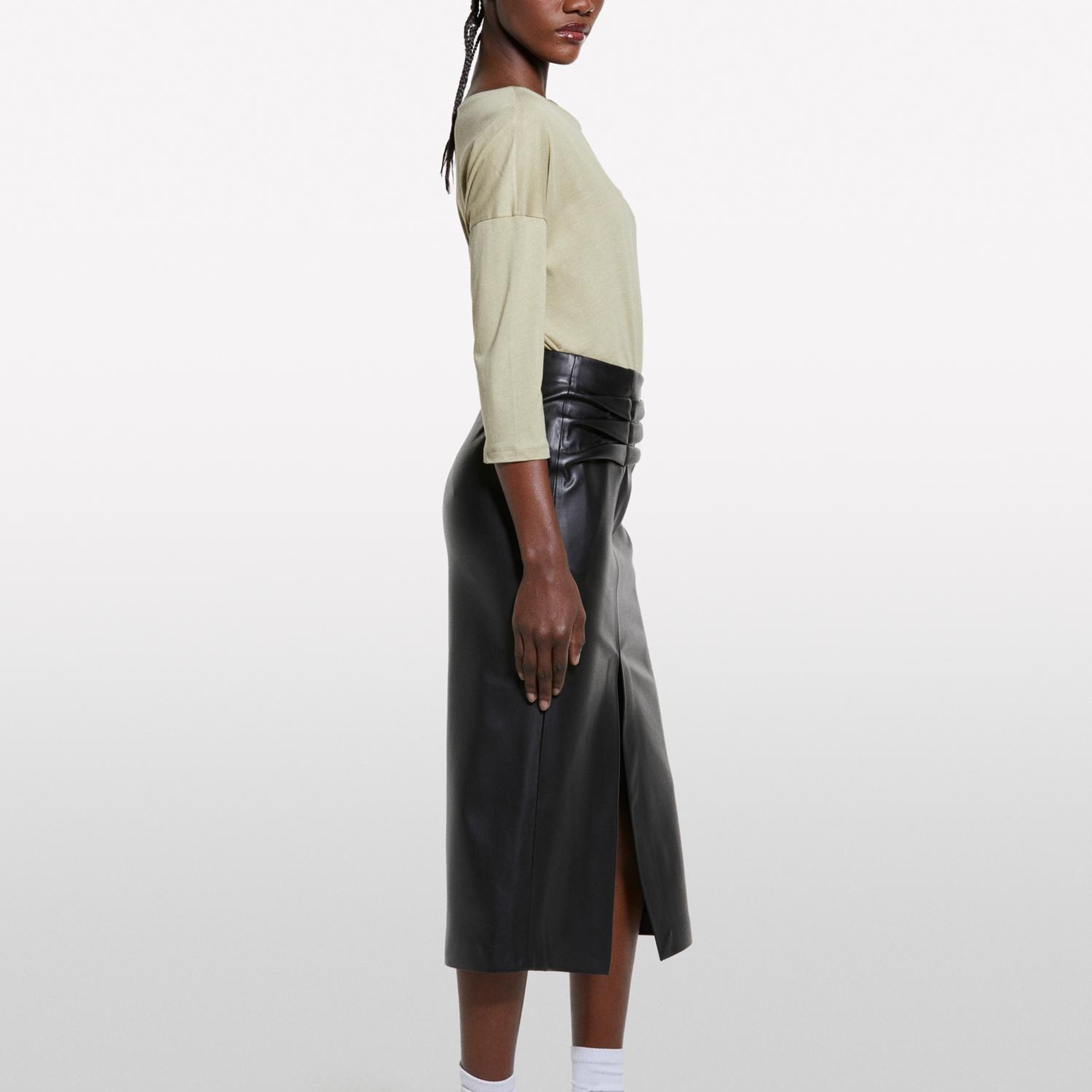 Kadın Kum Rengi Modal Karışımlı Kayık Yaka Regular Fit T-Shirt