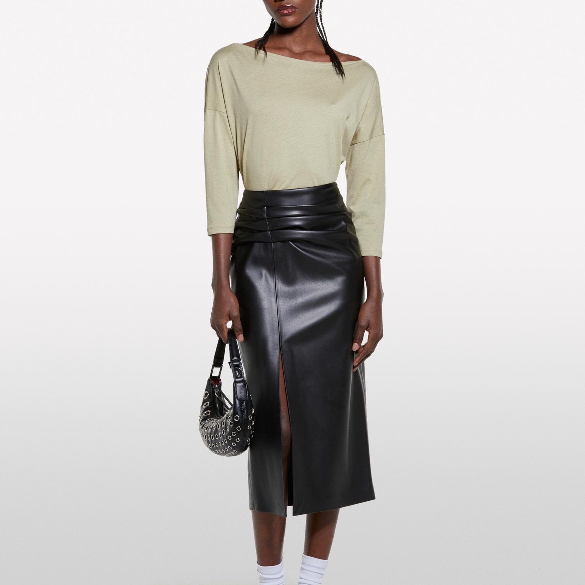 Kadın Kum Rengi Modal Karışımlı Kayık Yaka Regular Fit T-Shirt