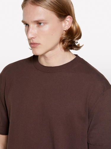  Erkek Koyu kahverengi %100 Pamuk Ribana Detaylı Kısa Kollu Kazak