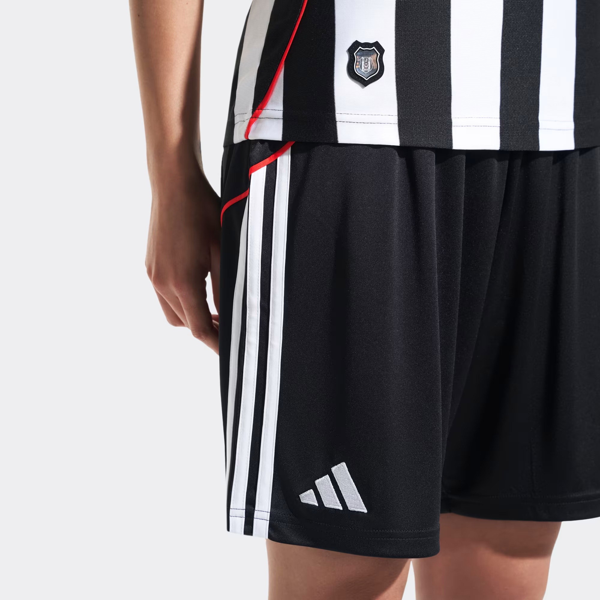 adidas Beşiktaş JK 25/26 Erkek Siyah Futbol Şortu