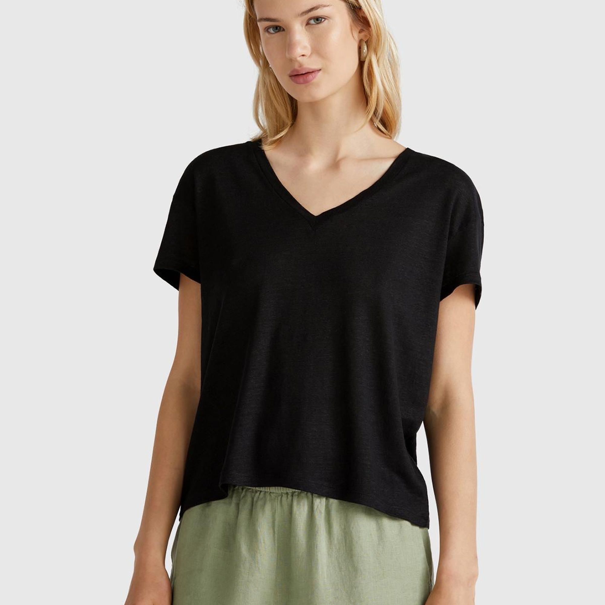 Kadın Siyah %100 Keten Düşük Omuzlu Relax Fit V Yaka T-Shirt