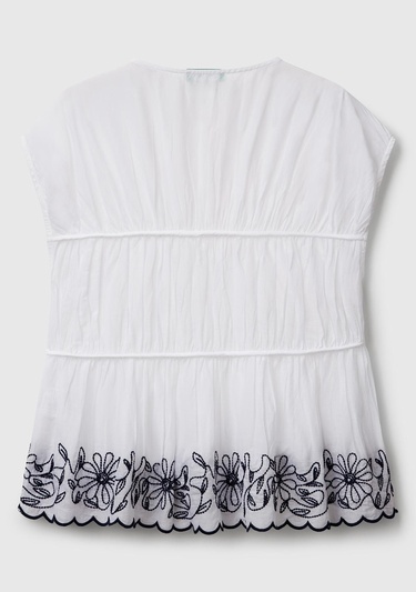  Kadın Beyaz %100 Koton Rahat Kalıp Çiçek İşlemeli Kısa Kollu Bluz