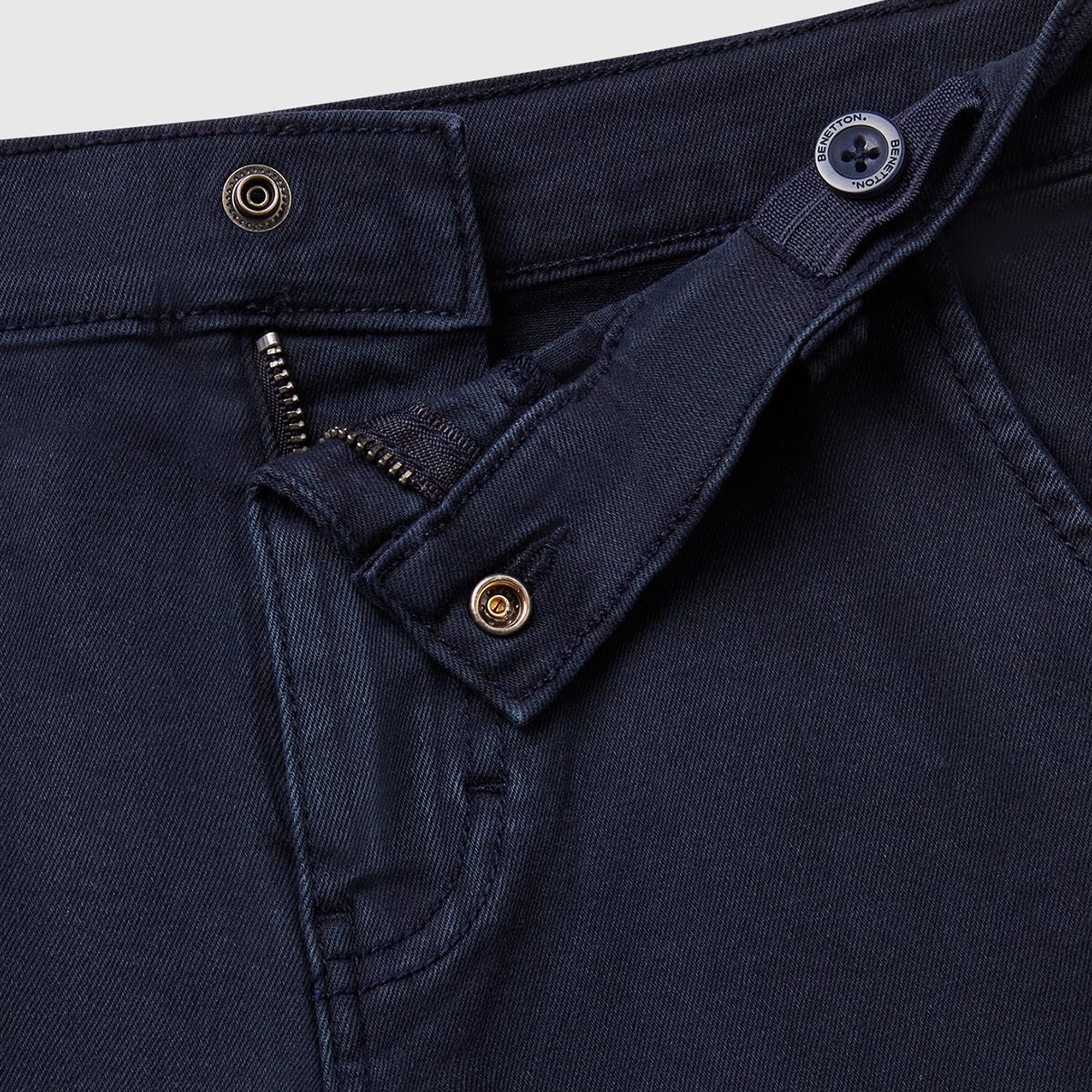 Erkek Çocuk Lacivert Logo İşlemeli Denim Görünümlü Streç Bermuda Şort