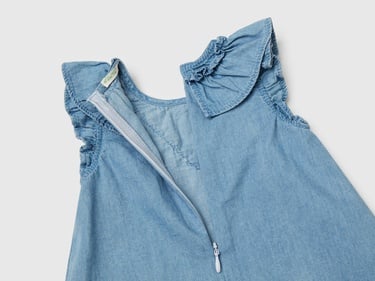  Bebek Denim Logo Etiket Detaylı Yakası Fırfırlı Pileli Denim Elbise