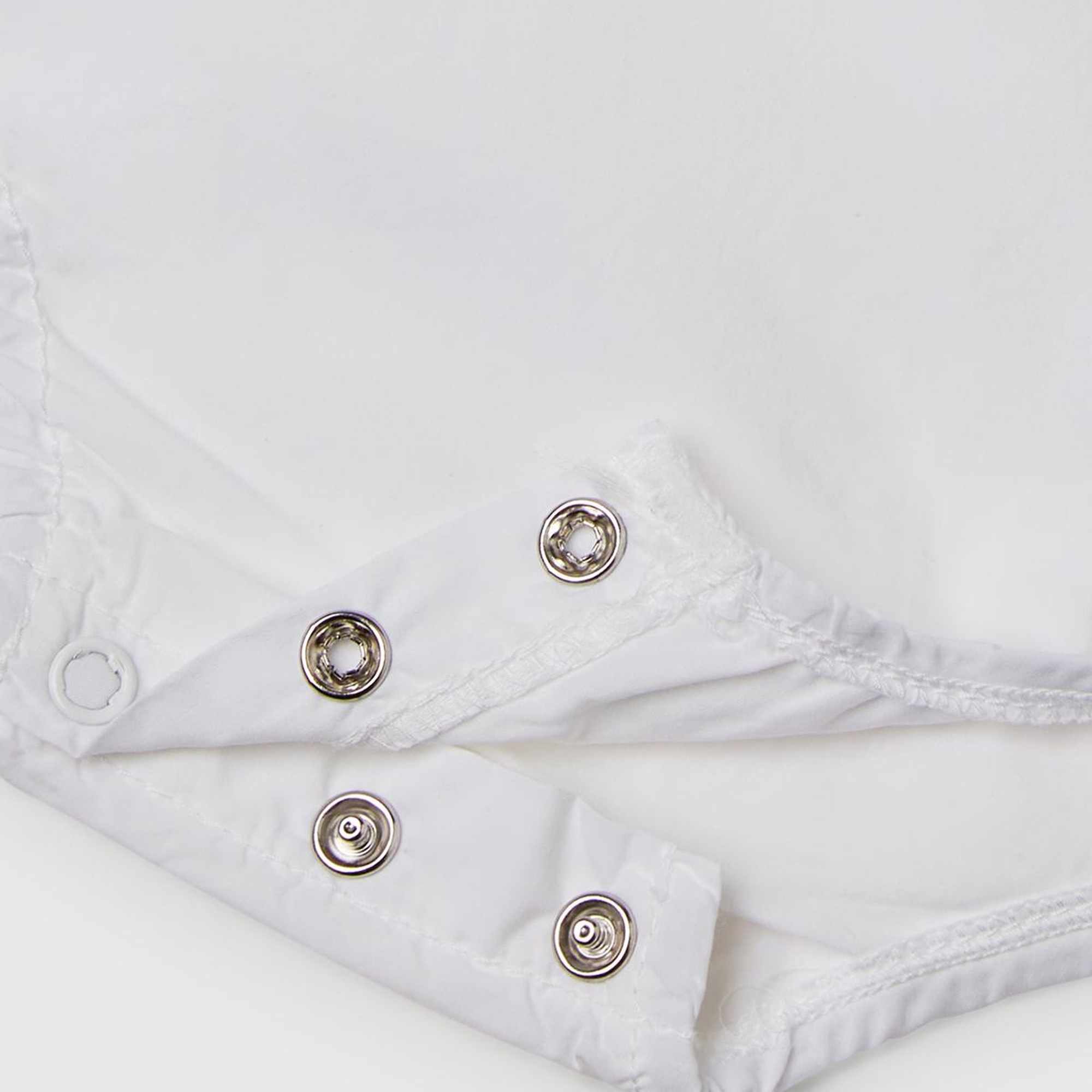 Bebek Beyaz Cebi Tavşan Logosu İşlemeli Lastikli Askılı Poplin Tulum