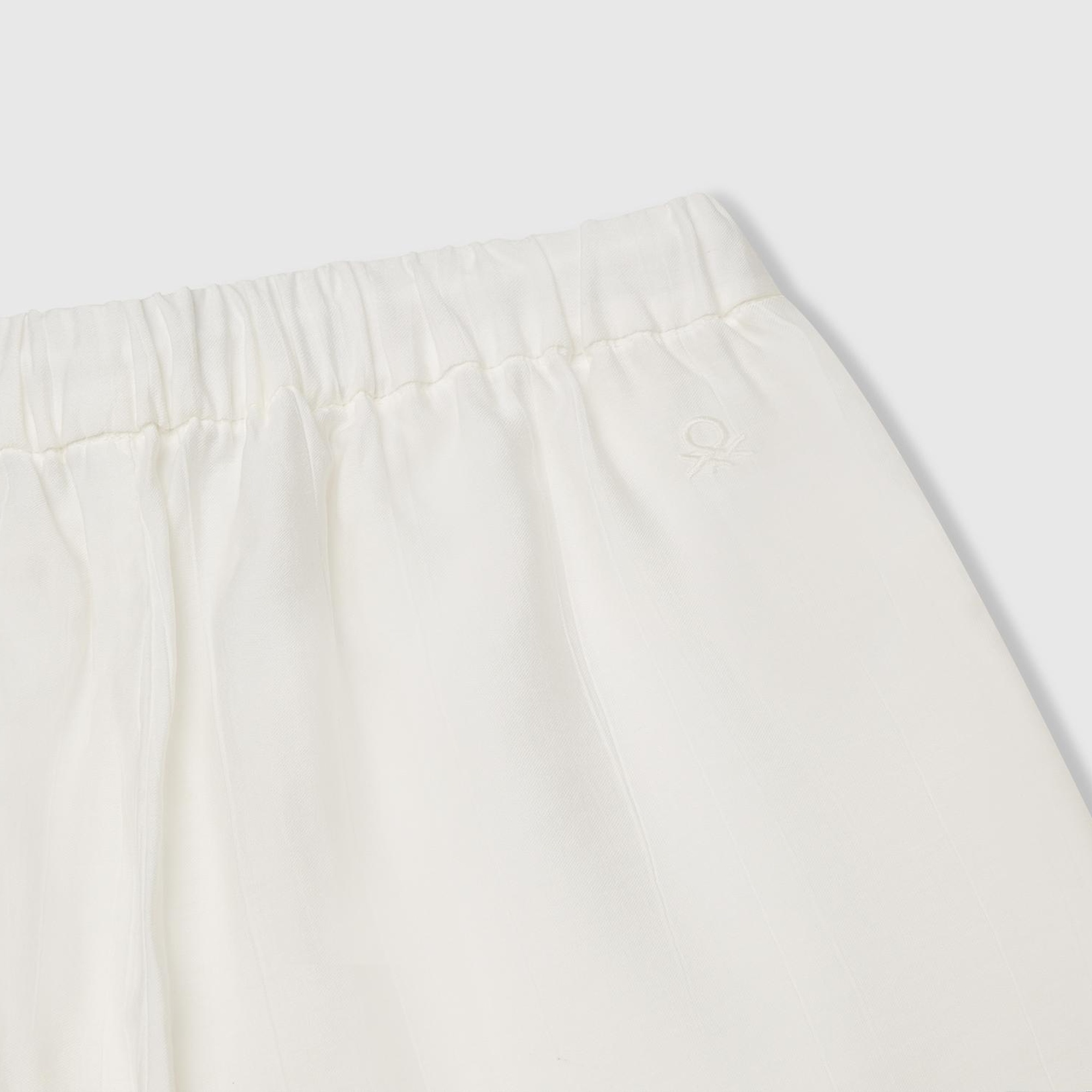 Kız Çocuk Beyaz Viskoz Karışımlı Büzgü İpli Geniş Paça Pantolon