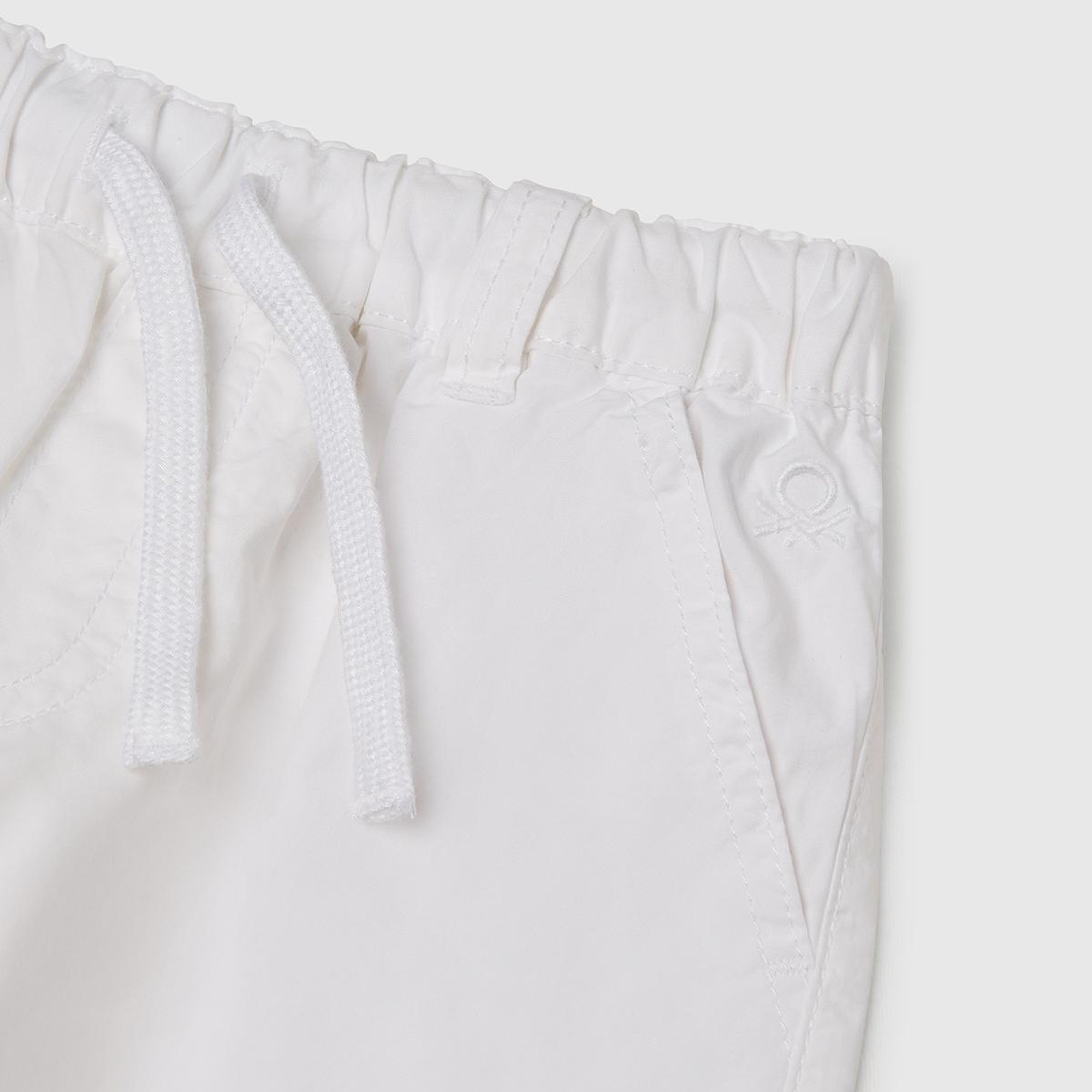 Erkek Çocuk Beyaz Beli Büzgü İpli Bermuda Şort