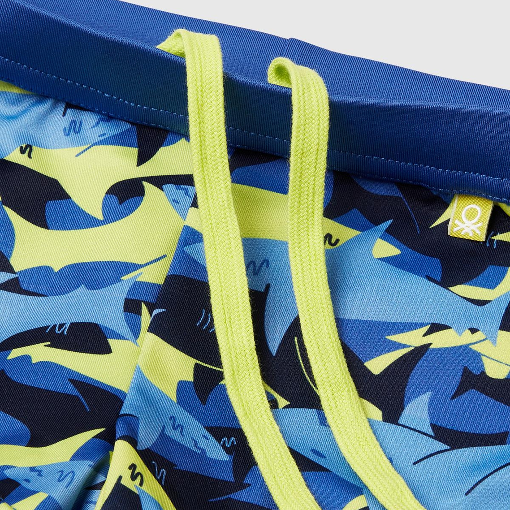 Erkek Çocuk Kamuflaj Desenli Beli İp Detaylı Deniz Şortu